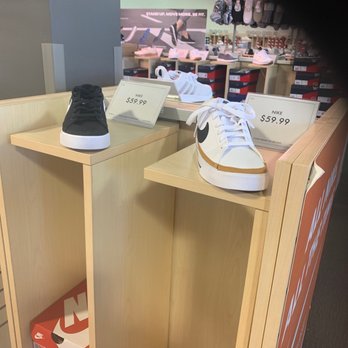 DSW Designer Shoe Warehouse - Shoe Stores Near Me - Chesapeake, Virginia