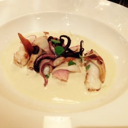 Le Pario - Encornets farcis au jambon Ibaiona, émulsion au chorizo. Diaboliquement bon !