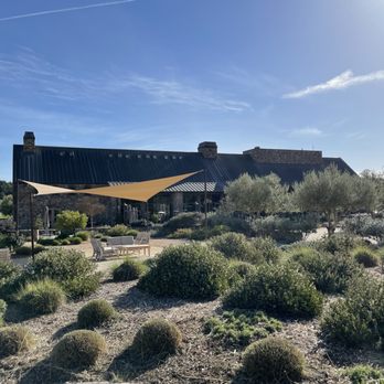 Niner Wine Estates - grounds - Wine Tasting Room Near Me - Paso Robles, California Niner Wine Estates - grounds - Wine Tasting Room Near Me - Paso Robles, California