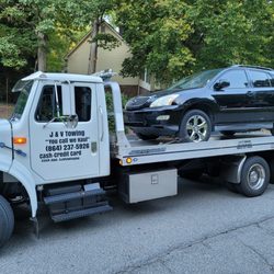 J & V Towing