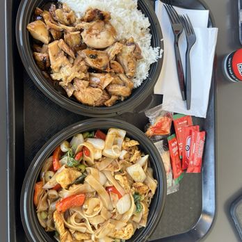 Pick Up Stix Fresh Asian Flavors - The DRUNKEN NOODLES and the GRILLED BOURBON CHICKEN. - Chinese Near Me - Irvine, California