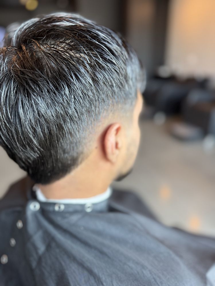 Max Barbershop Logo