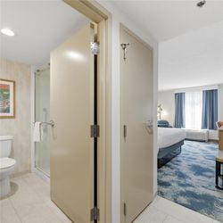 Hampton Inn Martinsburg South-Inwood - Guest room bath