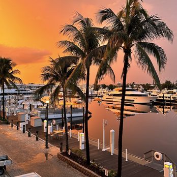Burgee Bar - Best sunset ever! From the Burgee. - New American Near Me - Key Largo, Florida Burgee Bar - Best sunset ever! From the Burgee. - New American Near Me - Key Largo, Florida