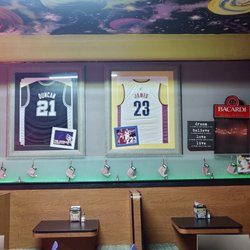 The Gyros Grill - Hall of Famers @kingjames @timduncan @carlosarroyo
