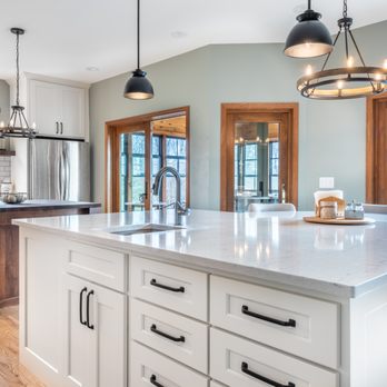 Degnan Design-Build-Remodel - ows a large kitchen with a center island - General Contractors Near Me - Windsor, Wisconsin