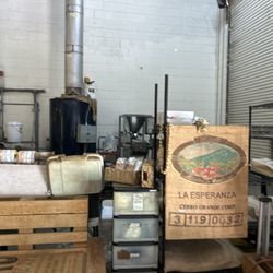 Koko Crater Coffee Roasters - Coffee bean scale & shipping area