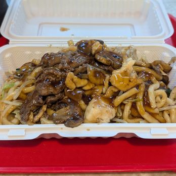 Koya Japan - Beef and chicken udon stir fry - Japanese Near Me - Winnipeg, Manitoba Koya Japan - Beef and chicken udon stir fry - Japanese Near Me - Winnipeg, Manitoba