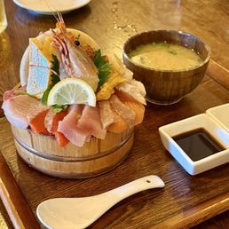 Premium chirashi don