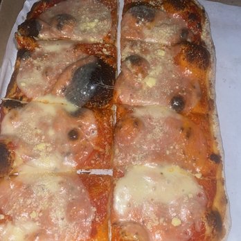 Mickeys NY Pizza - This is supposed to be like "Beach Pizza" - Pizza Near Me - Hudson, New Hampshire