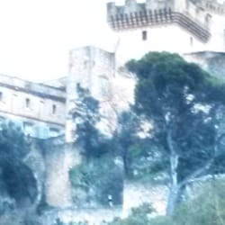 Château de La Barben - Vue d en bas