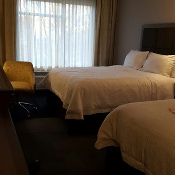 Hampton Inn Chicago North-Loyola Station - Spacious rooms - Hotels Near Me - Chicago, Illinois Hampton Inn Chicago North-Loyola Station - Spacious rooms - Hotels Near Me - Chicago, Illinois