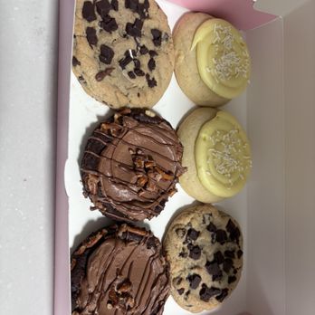 Crumbl - Issaquah - 6-Pack - Bakeries Near Me - Issaquah, Washington