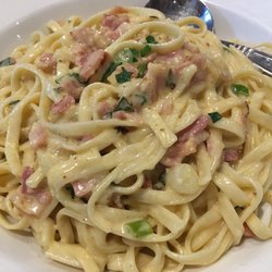 Dom's Bistro - Fetucinne carbonara