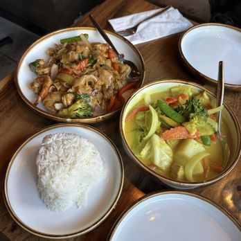 Ben Thai Cafe - Yellow Curry with tofu, Pad Kee Mao with shrimp - Thai Near Me - San Francisco, California