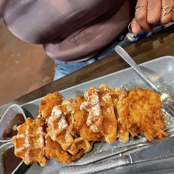 Incline on 9th - Chicken and waffles - Cocktail Bars Near Me - Kansas City, Missouri
