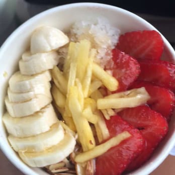 Mo 'Ono Hawai'i - this is a medium mo'ono acai bowl. $7 is definitely worth the price! - Food Trucks Near Me - Kahului, Hawaii