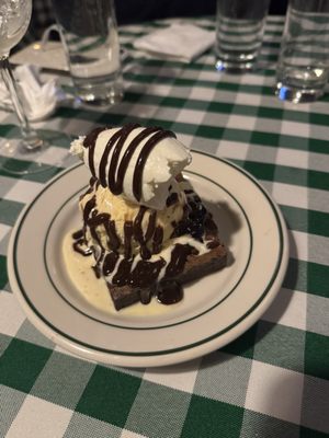 Luke's Bar & Grill by null