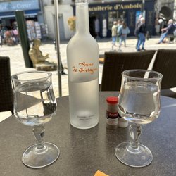 Crêperie Anne de Bretagne - Tap water is free and tastes good