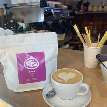 Cafe Targowa - Oat Milk Flat White & Kenya Beans - Coffee & Tea Near Me - Wrocław, DS