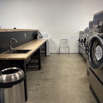 Fluff & Fold Laundromat - Folding table, sink & large capacity washers - Laundromat Near Me - Modesto, California