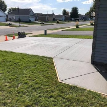 Yaeger Curb and Concrete - a view of a driveway - Flooring Near Me - Sartell, Minnesota Yaeger Curb and Concrete - a view of a driveway - Flooring Near Me - Sartell, Minnesota