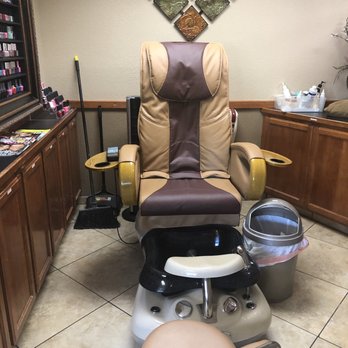 Glamour Salon and Spa - They only have one pedicure chair - Hair Salons Near Me - Tehachapi, California