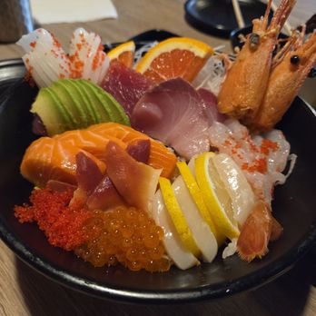 Yama Sushi - Sashimi don deluxe - Sushi Bars Near Me - Kailua-Kona, Hawaii Yama Sushi - Sashimi don deluxe - Sushi Bars Near Me - Kailua-Kona, Hawaii