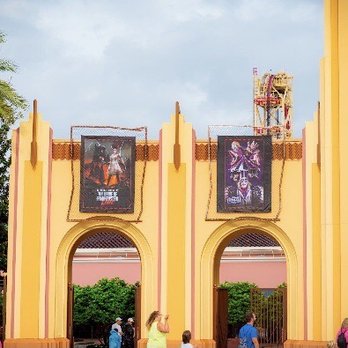 Universal Studios Florida - Entrance to park - Amusement Parks Near Me - Orlando, Florida