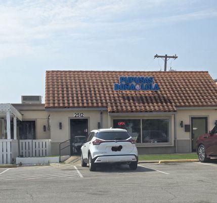 Pupusas Doña Lola by null