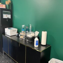 The Emerald Suite - Waxing bar