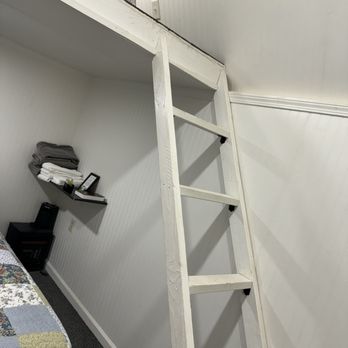 Genas Sierra Inn and Restaurant - Bunk bed - American Near Me - Dunlap, California
