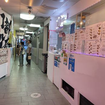 1 Golden Pancake - 1 Golden Pancake stall on the right - Desserts Near Me - New York, New York