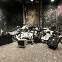 3 people paid = 3 bigger items. Then they shovel/sweep the remains into that back pile (a nice backdrop/more to hit layer).