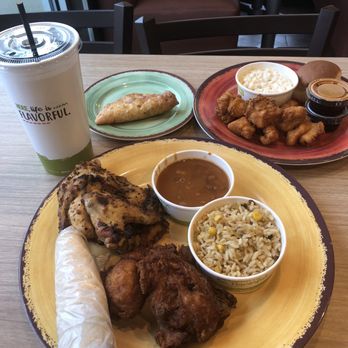 Pollo Campero - Empanada, Campero Nuggets w/ Coleslaw, 4-pc. Chicken mix , Campero rice, beans & Tortilla - Chicken Shop Near Me - Merrick, New York