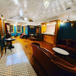 Chuckaboo Station - Victorian style interior. Come have a drink and relax.