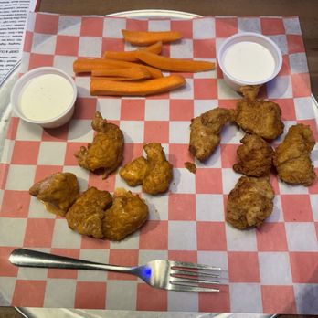 Parry's Pizzeria & Taphouse - Fingernail sized boneless "wings" - Pizza Near Me - Fort Worth, Texas Parry's Pizzeria & Taphouse - Fingernail sized boneless "wings" - Pizza Near Me - Fort Worth, Texas
