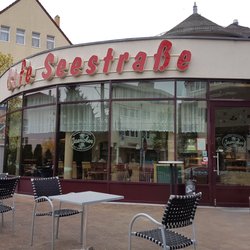 Cafe Seestrasse - Außenansicht bei trübem Wetter.