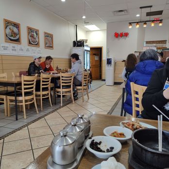 HwangBooJa - people eating in a restaurant - Korean Near Me - Centreville, Virginia HwangBooJa - people eating in a restaurant - Korean Near Me - Centreville, Virginia
