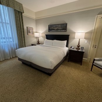Fairmont Palliser - bed - Hotels Near Me - Calgary, Alberta Fairmont Palliser - bed - Hotels Near Me - Calgary, Alberta