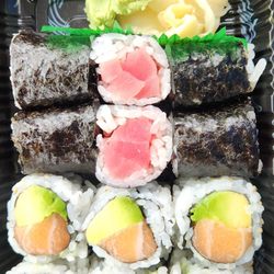 Fuji - Lunch combo: 2 rolls + miso (salmon avocado roll & tuna roll)