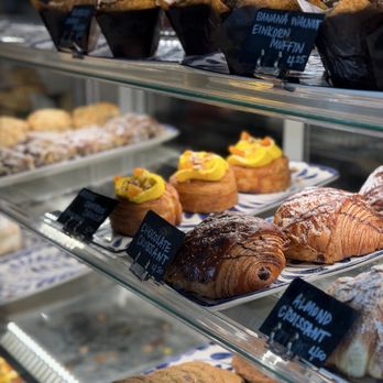 Niedlov's Bakery & Cafe - Saffron croissants - Bakeries Near Me - Chattanooga, Tennessee Niedlov's Bakery & Cafe - Saffron croissants - Bakeries Near Me - Chattanooga, Tennessee