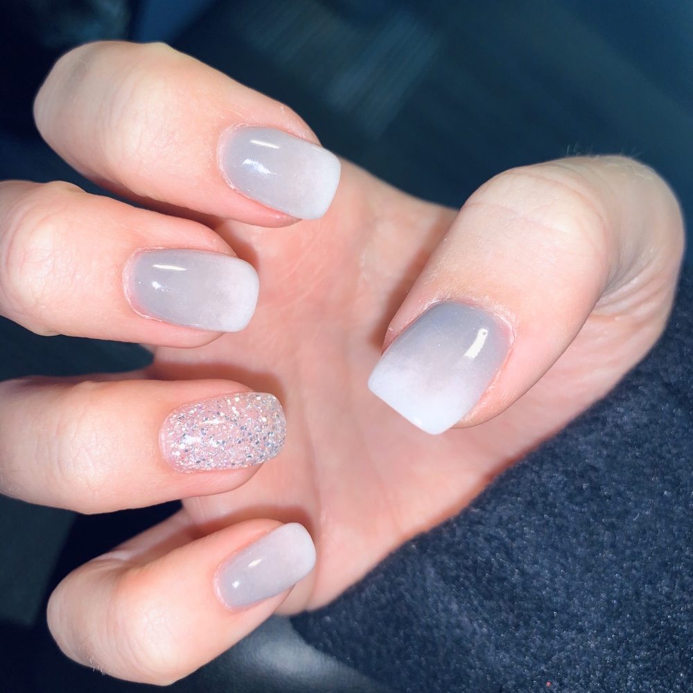 Deja Vu Nail Spa II - Ombré gray and white - Nail Salons Near Me - Clarksburg, Maryland