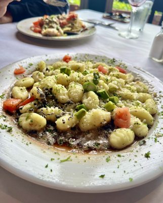 The Cherry Tomato by null