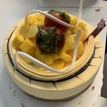85°C Bakery Cafe-Alhambra - Mango cake - Coffee & Tea Near Me - Alhambra, California 85°C Bakery Cafe-Alhambra - Mango cake - Coffee & Tea Near Me - Alhambra, California