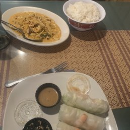 Fresh spring rolls, Evil-Prince curry, and white rice.