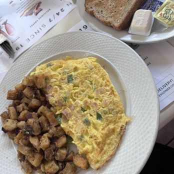 Midnight Express Diner - Western Omelette - comes with slices of toast - Diners Near Me - New York, New York