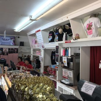Leonard's Bakery - Inside - Bakeries Near Me - Honolulu, Hawaii