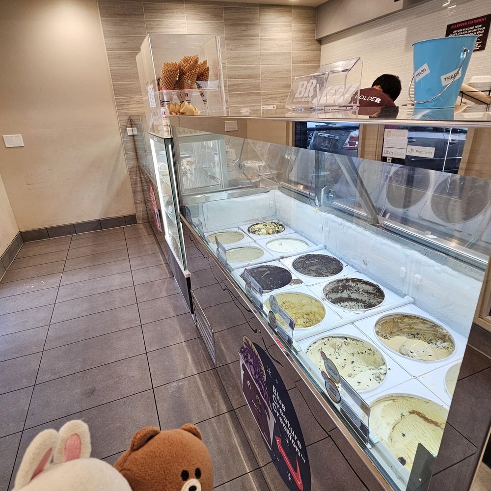 Baskin-Robbins - What should we get? - Ice Cream & Frozen Yogurt Near Me - Honolulu, Hawaii