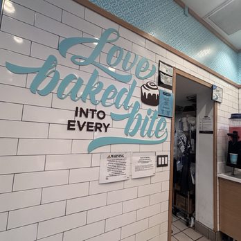 Cinnabon - Bakeries Near Me - Universal City, California